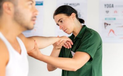Shoulder Blade Pain: Common Causes and Easy Stretches