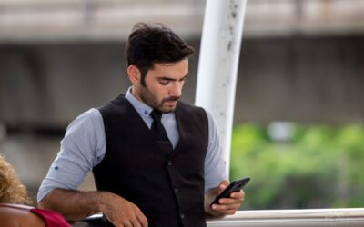 Phone Posture: Reduce “Tech Neck” in One Week